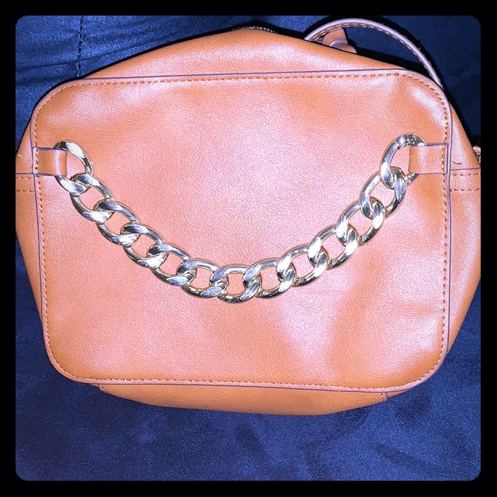 Brown Crossbody bag w/ gold chain